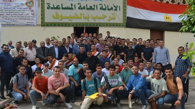 احتفالًا ببدء العام الجديد.. نائب رئيس جامعة الأزهر بأسيوط يشارك الطلاب مراسم تحية العلم