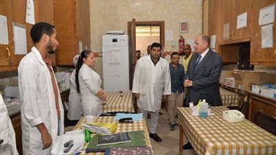 محافظ أسيوط يتفقد سير العمل بمستشفى الحميات في حي غرب