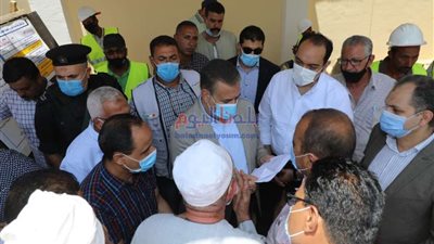 محافظ المنوفية يصرف مساعدات مالية ومواد غذائية لدعم الأسر الأولى بالرعاية