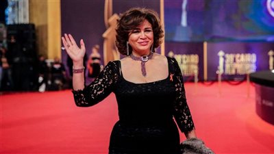إلهام شاهين تعبر عن سعادتها بتكريمها في مهرجان الإسكندرية السينمائي