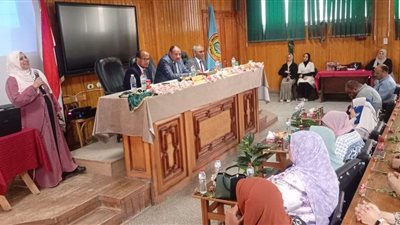 نائب رئيس أزهر أسيوط يشهد حفل استقبال الطالبات الجدد بكلية الطب ويكرم العميد السابق