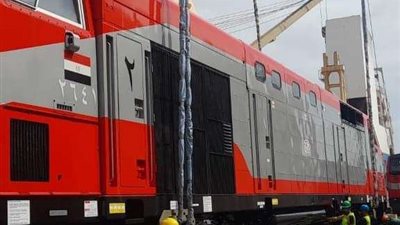 20 جرار سكة حديد يصل إلى ميناء الإسكندرية