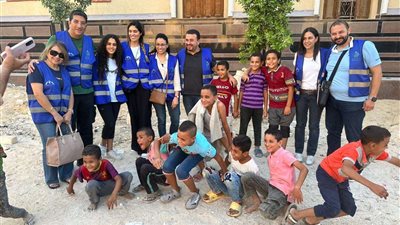 متطوعو راعي مصر باستراليا يوزعون الأدوات المدرسية على الفئات الأولى بالرعاية