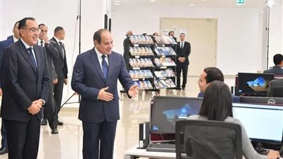 مدبولى يرحب بالرئيس السيسي في مقر مجلس الوزراء بالعاصمة الإدارية