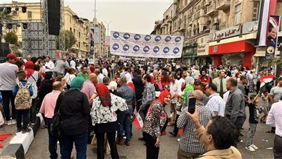 بأعلام ترفرف.. المصريون يطالبون الرئيس السيسي لخوض الانتخابات الرئاسية 2024 بمصر الجديدة