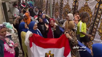 بالفيديو «بالفرحة والزغاريط» توافد المواطنين على مكتب الشهر العقاري بعين شمس لتحرير توكيلات الترشح للرئيس السيسي