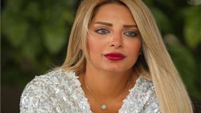 مي حلمى تثير الجدل على الفيس بوك.. تفاصيل