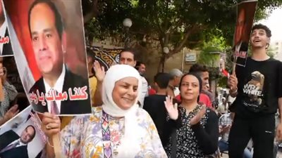 لتحرير توكيلات تأييد للسيسي.. أهالي الزيتون يتوافدون على مقرات الشهر العقاري| فيديو