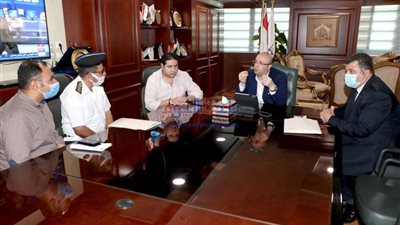 محافظ بني سويف يناقش الجهود المبذولة بشأن تقنين أوضاع التوك توك