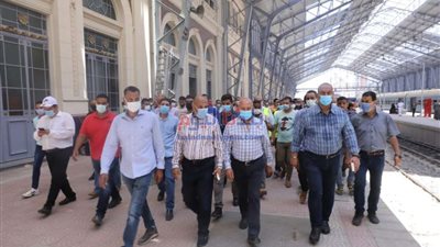 عاجل.. وزير النقل يحيل ناظر محطة الإسكندرية وعدد من مسئولي الحجز  للتحقيق الفوري