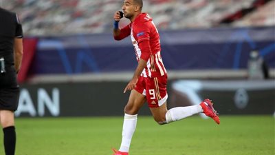 كوكا يدعو الجماهير للتصويت لصالحه بجائزة الأفضل في اليونان