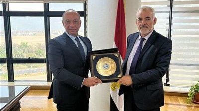 رئيس سلطة الطيران المدني يستقبل نظيره الليبي لبحث التعاون المشترك