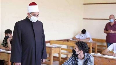 اليوم.. طلاب العلمى بالثانوية الأزهرية يؤدون امتحان الجبر والهندسة الفراغية