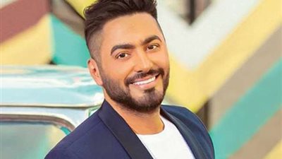 تامر حسني يقدم نصيحة للجمهور: اللي ملوش مثل أعلى يشتريله مثل أعلى