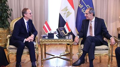 وزير الاتصالات وتكنولوجيا المعلومات يبحث مع سفير جمهورية لاتفيا بالقاهرة