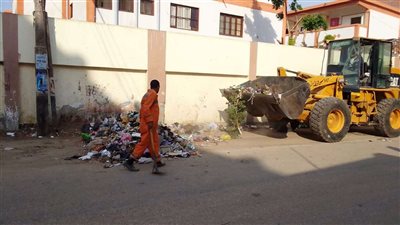 محافظ أسيوط يؤكد على استمرار وتكثيف حملات النظافة بمحيط المدارس