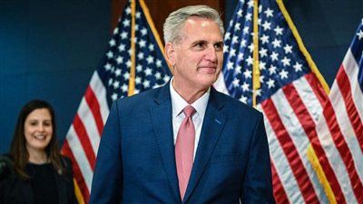 أستاذ اقتصاد: عزل مكارثي يتسبب في أضرار للاقتصاد الأمريكي واهتزاز ثقة الناخبين