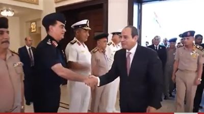 شاهد| الرئيس يصل لمقر انعقاد الندوة التثقيفية للقوات المسلحة
