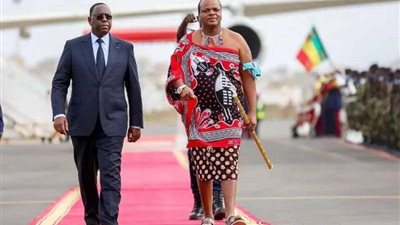 بعد اشتباكات بين الشرطة ومتظاهرين.. أنباء عن فرار ملك إسواتيني