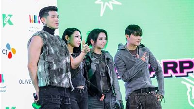 إقبال جماهيري علي مهرجان kcon للموسيقي الكورية بالرياض