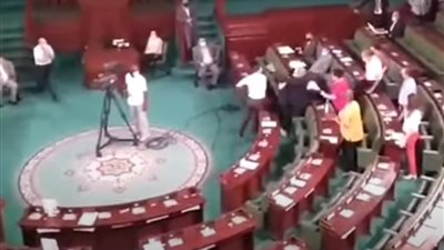بالفيديو.. نائب إخواني يصفع النائبة عبير موسى داخل البرلمان التونسي