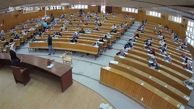 ضبط طالب ثانوي صناعي يؤدي الامتحان بدلًا من صديقه بـ 