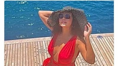 بإطلالة حمراء.. رانيا يوسف تخطف أنظار جمهورها