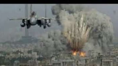 الطيران الحربي الإسرائيلي يدمر منزل مأهول بالسكان في منطقة خان يونس بقطاع غزة