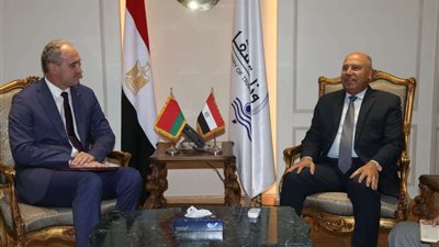 وزير النقل يبحث مع سفير بيلاروسيا بالقاهرة إنشاء مصنع في برج العرب