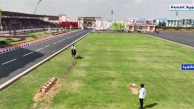 طلاب الشرطة يقدمون عروض للخيالة أمام الرئيس السيسي