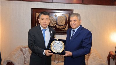 الفريق أسامة ربيع يلتقي وفد الخط الملاحي العالمي COSCO لبحث سبل التعاون المشترك