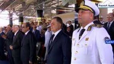 الرئيس السيسي وطلاب كلية الشرطة يقدمون التحية لأرواح الشهداء