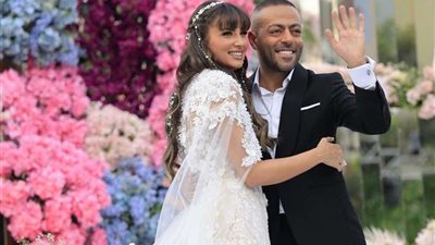 صور| تامر عشور يشارك جمهوره على السوشيال ميديا لحظة زفافه