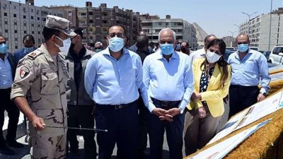 رئيس الوزراء يتفقد أعمال تنفيذ محور 