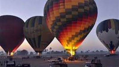 «سياحة أسوان»: وجود رحلات البالون الطائر يوفر عملة صعبة ودعاية لمصر كلها