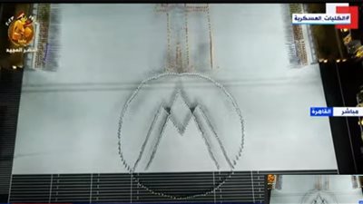 الرئيس يشاهد مهارات فنية باستخدام السلاح في حفل تخرج الكليات العسكرية |فيديو