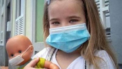 للأمهات.. احذروا مخاطر قناع كوورنا على الأطفال
