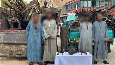 حبس 4 أشخاص لقيامهم بسرقة أعمدة الإنارة من الطريق العام بالأقصر