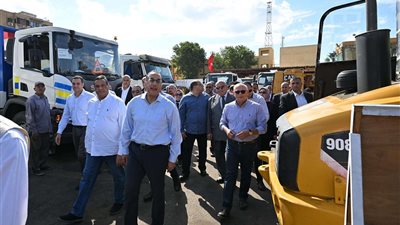 رئيس الوزراء يستمع لشرح محافظ بورسعيد حول تجهيزات المركبات وأدوارها