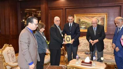 لتقديم التهنئة.. النائب العام يستقبل عميد كلية الحقوق جامعة الإسكندرية | صور