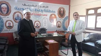 رئيس منطقة القليوبية الأزهرية يتفقد ورش عمل تدريب المعلمين
