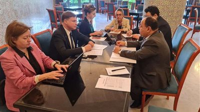 وزير المالية يلتقي بالمفوض الاقتصادي للاتحاد الأوروبي لتعميق سبل التعاون لتحقيق التعافي الاقتصادي