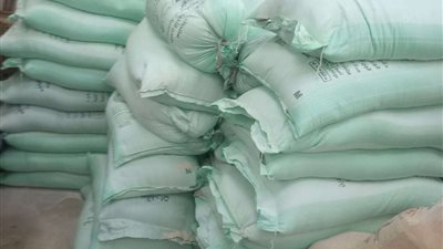 ضبط 125 شيكارة دقيق مدعم قبل بيعها فى السوق السوداء وتحرير 50 محضر تموينى بأسيوط