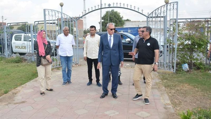 الهجان يتفقد حديقة