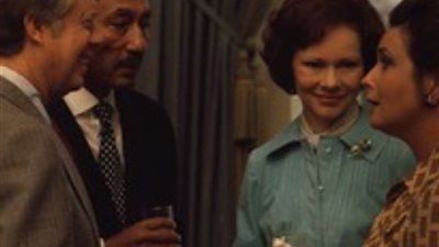 قصة أول لقاء جمع بين جيهان السادات والرئيس الراحل