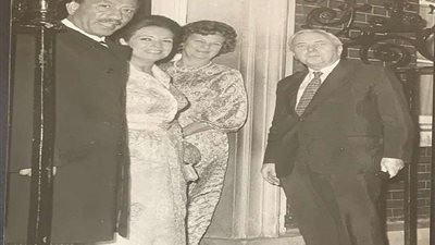 بصور نادرة.. سفارة بريطانيا بالقاهرة تنعي وفاة السيدة جيهان السادات