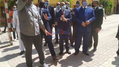 وزير التنمية المحلية يطالب أولياء الأمور بعدم التزاحم أمام لجان الثانوية العامة 2021