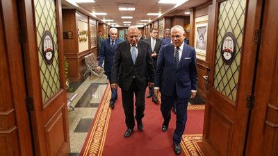 النائب العام يستقبل وزير قطاع الأعمال العام | صور