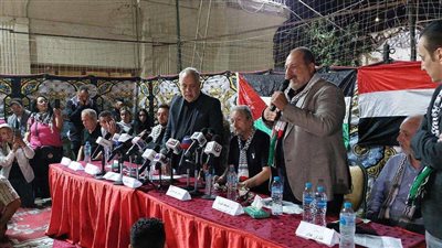 بالصور| خالد الصاوي يبكي في وقفة نقابة المهن التمثيلية تضامناً مع فلسطين