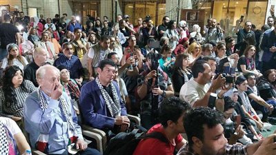 باسم سمرة ينفعل في وقفة نقابة المهن التمثيلية